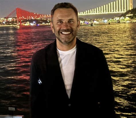 Magazin Dünyasında Ünlü ve Aşk Üzerine Her Şey