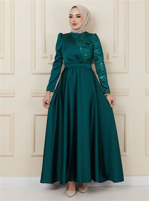 Moda Dünyasında Saten ve Aksesuar Üzerine Her Şey