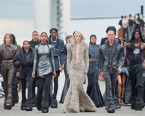Moda Dünyasında Stil ve Moda Haftası Üzerine Her Şey